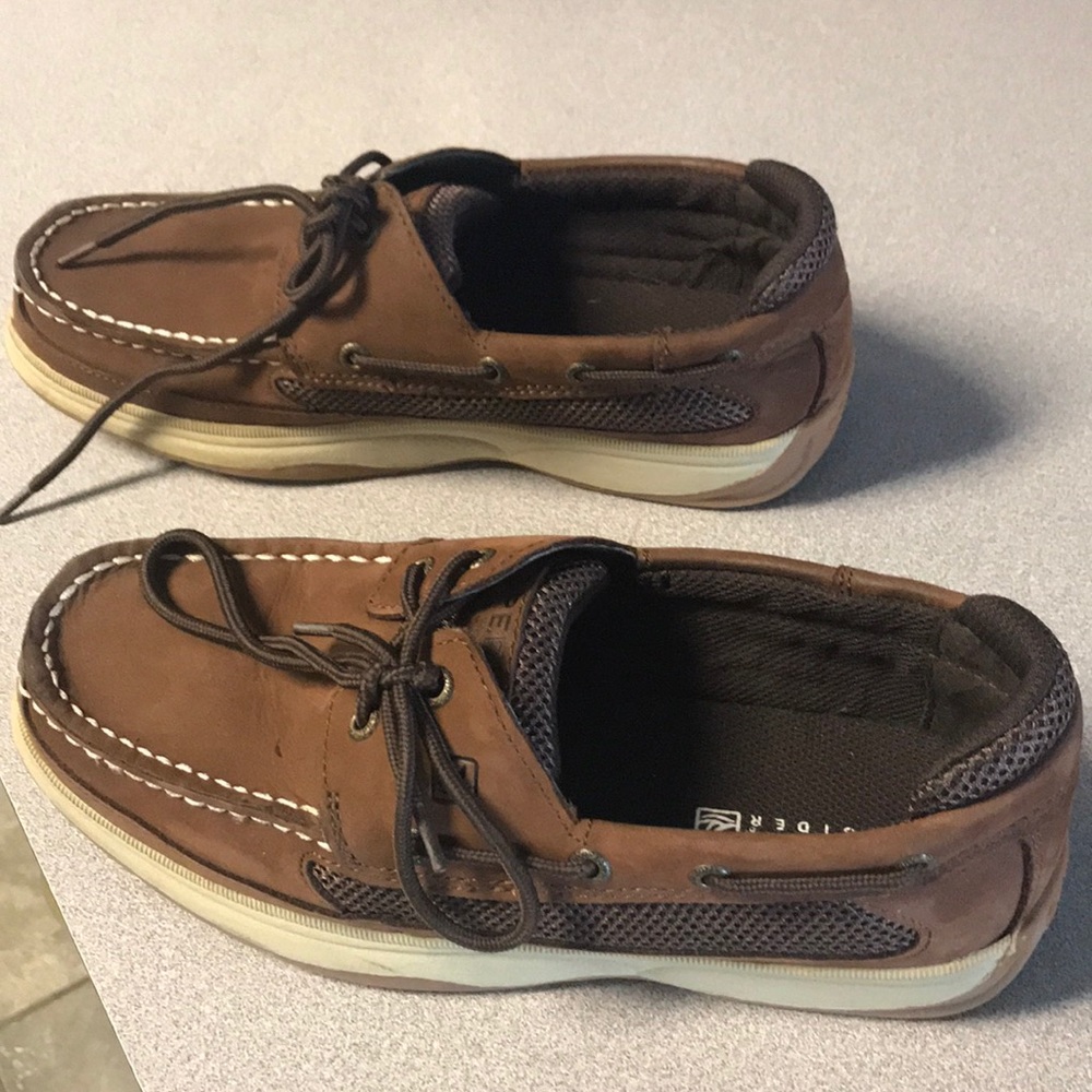 Boys size 5M Sperry shoes